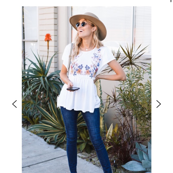 Amaryllis petal talk top - Picture 2 of 3